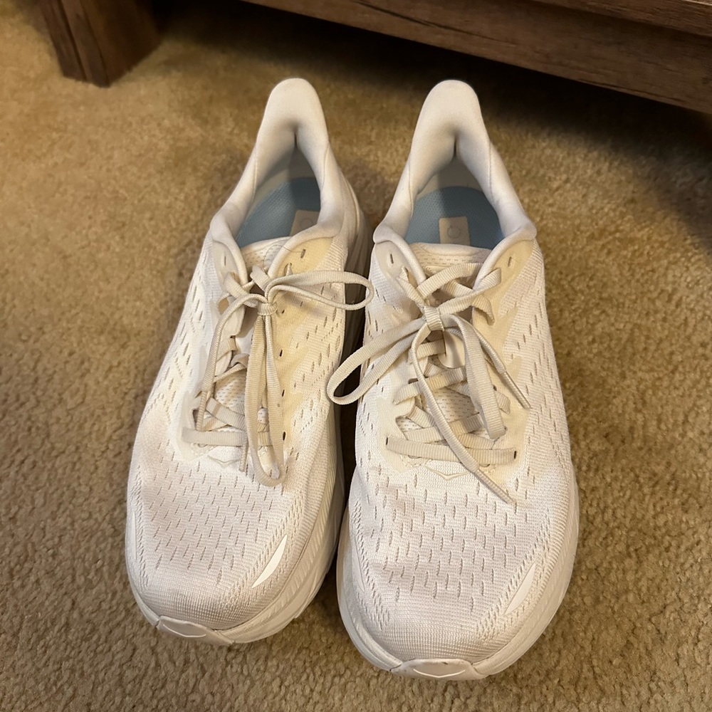 Hoka Clifton 8 Beige Sneakers